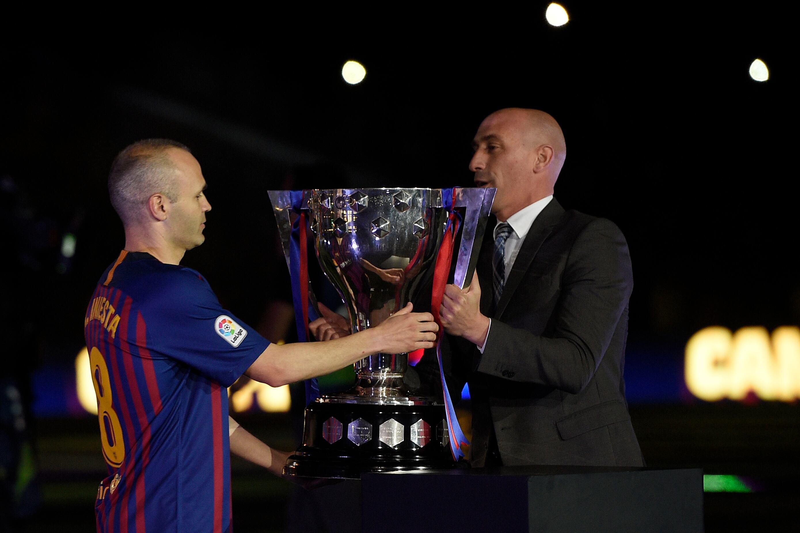 Iniesta carga contra Rubiales en sus redes sociales tras las palabras en la Asamblea (Photo credit should read LLUIS GENE/AFP via Getty Images)