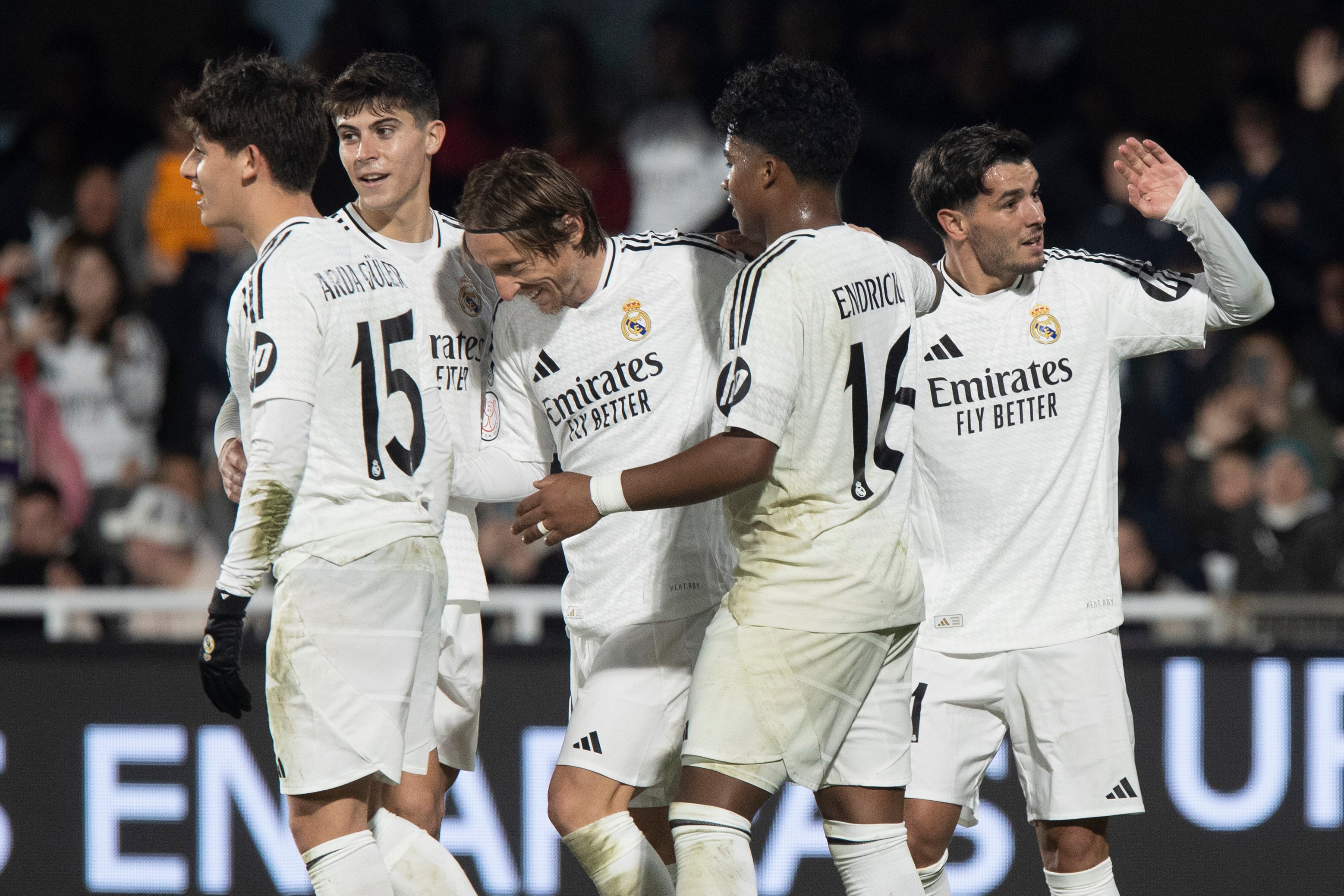 Modric celebra uno de los goles del Real Madrid en el Cartagonova