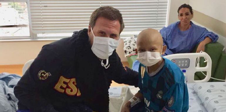 Pablo Rodríguez en el Servicio de Oncología de una Hospital en Colombia