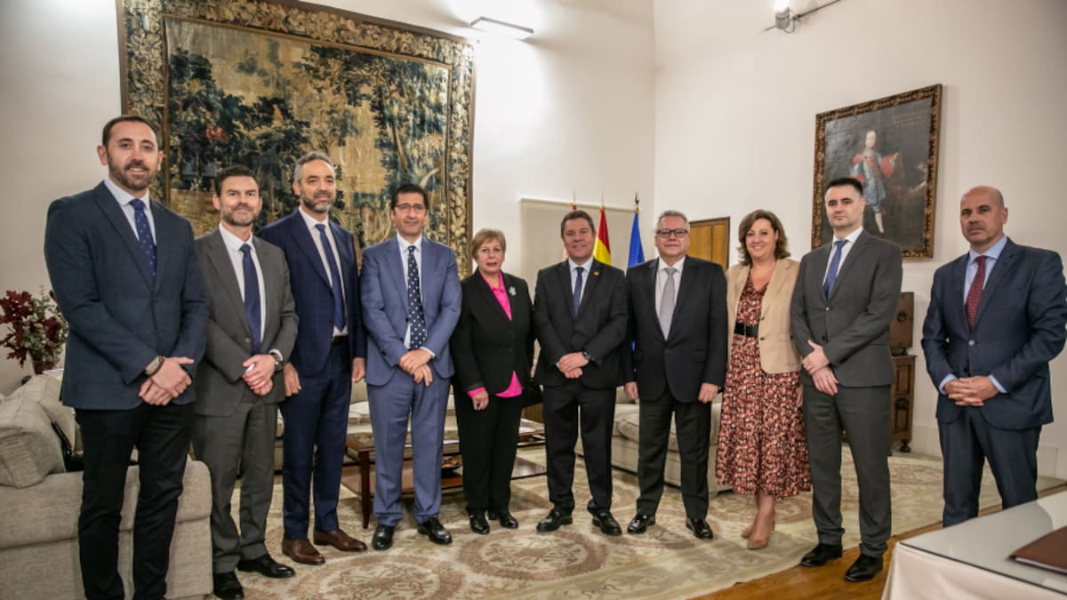 La consejera de Economía Patricia Franco y el presidente de la Diputación Jose Manuel Caballero valoran la instalación de Ima Ibérica en Almadén