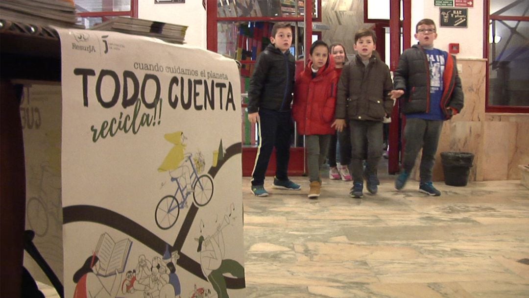 Un centenar de escolares de Cazorla conocen la campaña de reciclaje