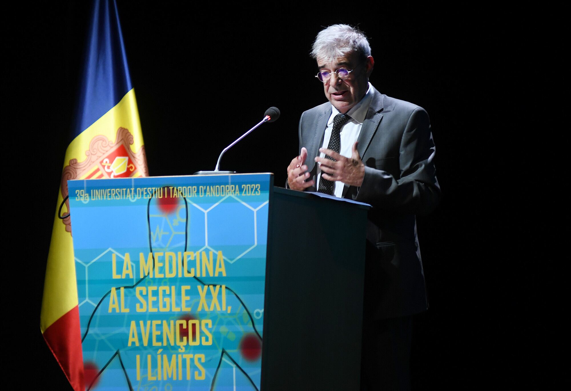 El ministre de Relacions Institucionals, Educació i Universitats, Ladislau Baró, en la cloenda de la 39a Universitat d&#039;Estiu i Tardor.