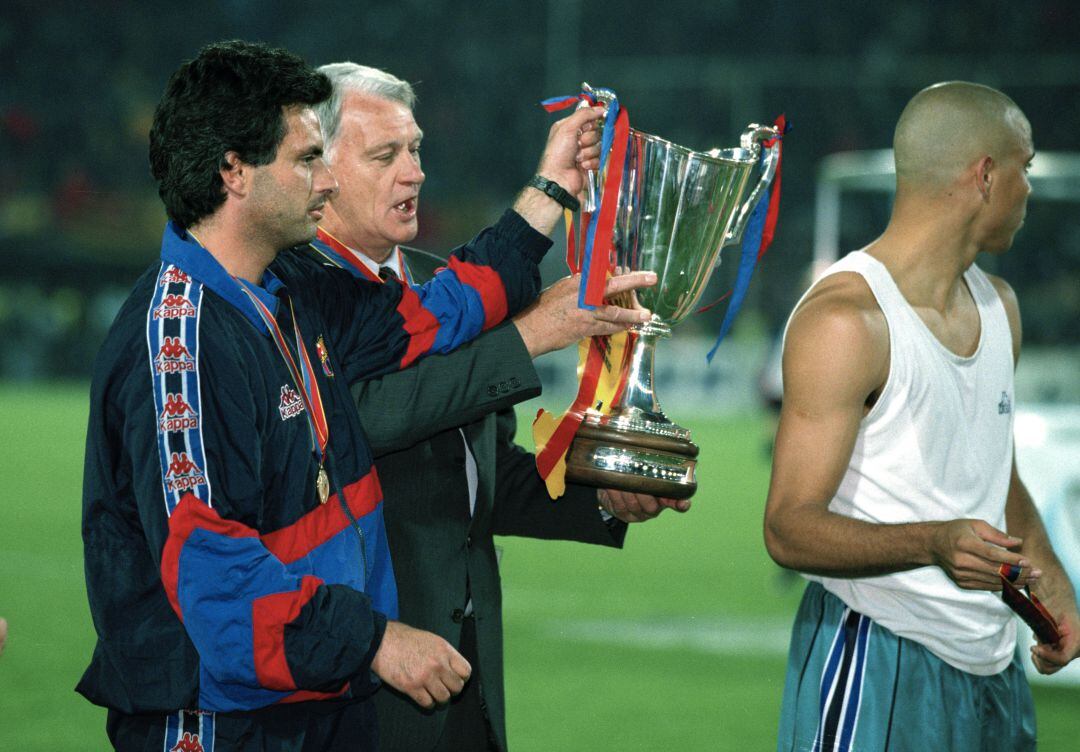 Mourinho junto a Bobby Robson y Ronaldo Nazario