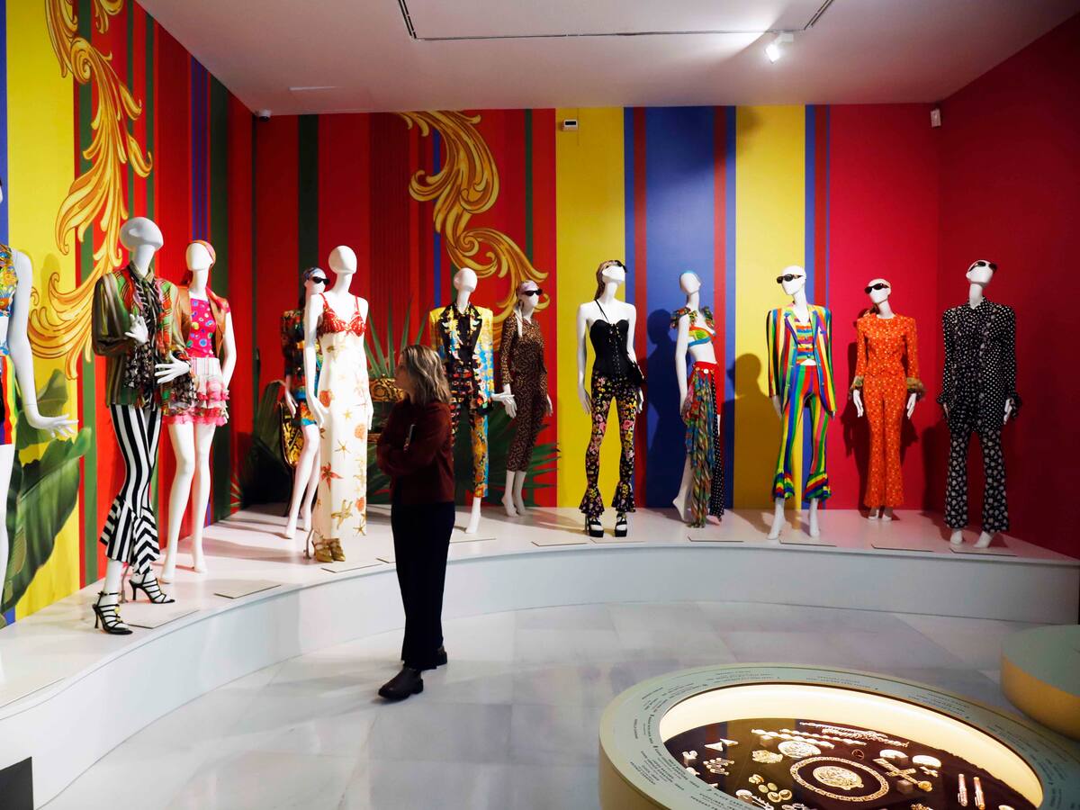Fundación Unicaja expone en Málaga el legado del diseñador Gianni Versace