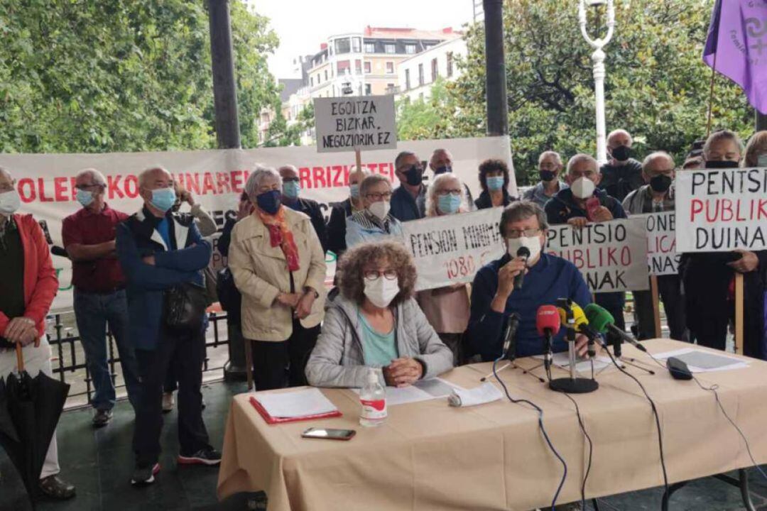 El Movimiento de Pensionistas de Gipuzkoa en una rueda de prensa en San Sebastián