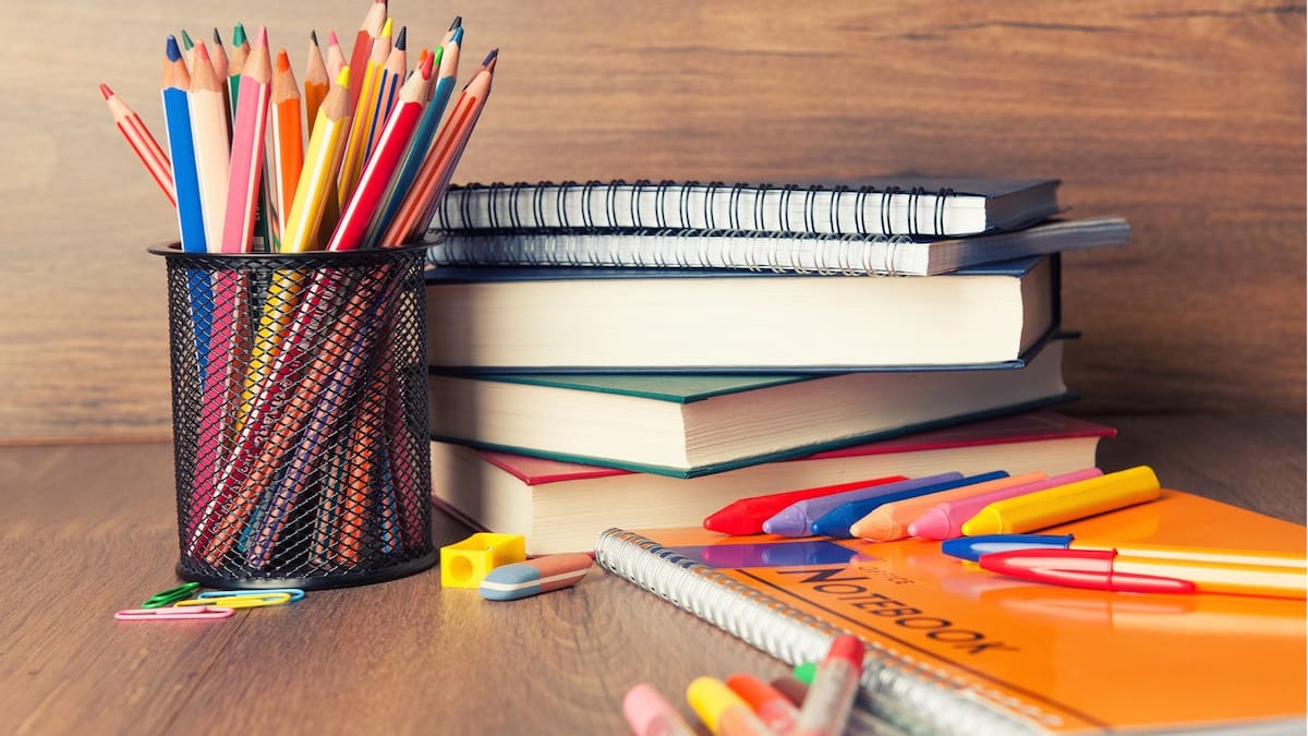 La Xunta rectifica: habrá exenciones fiscales para los que compraron material escolar en efectivo