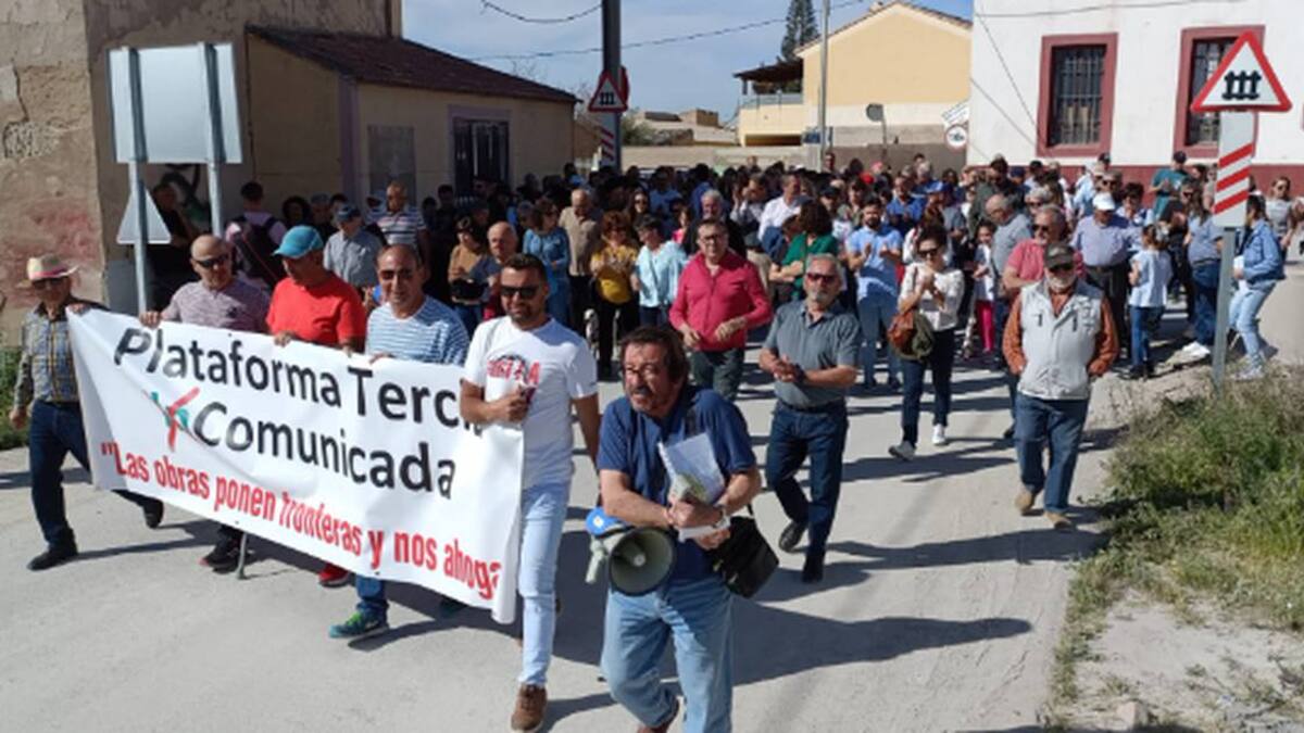 Entrevista con los portavoces de las Plataformas 'Tercia Incomunicada' y 'Afectados por la Linea de Alta Tensión de Totana'