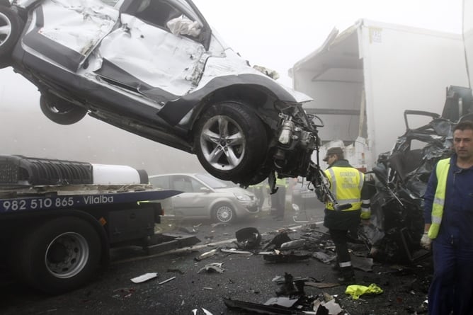 Estado en el que han quedado algunos de los turismos implicados en un accidente múltiple de varios vehículos, producido este fin de semana.