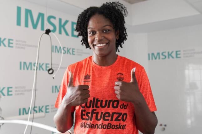 Nadia Fingall, en su etapa en el Valencia Basket