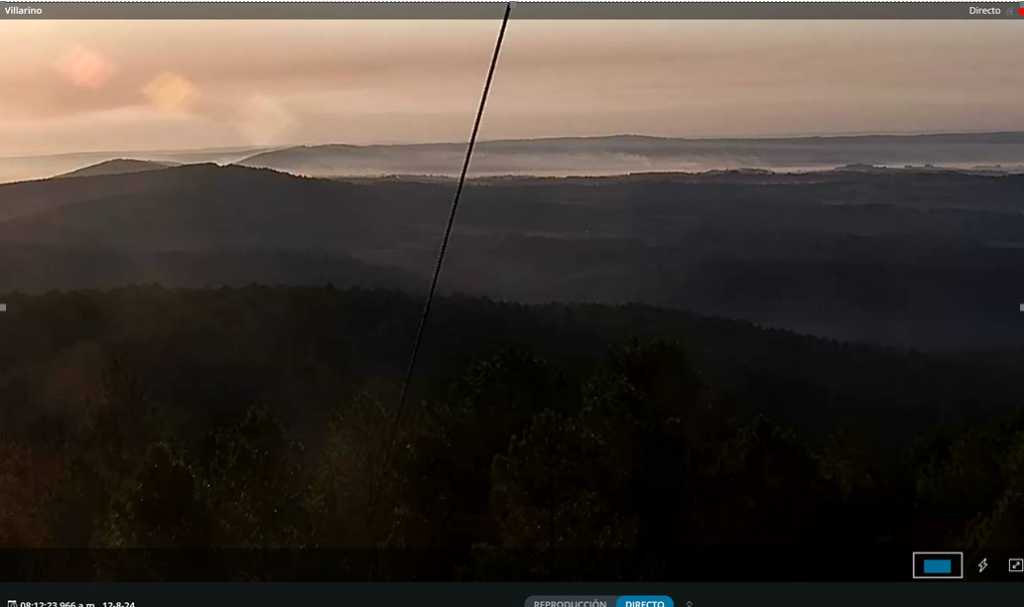 Imagen del incendio de Angueira (Portugal) que la pasada noche se adentró en Zamora