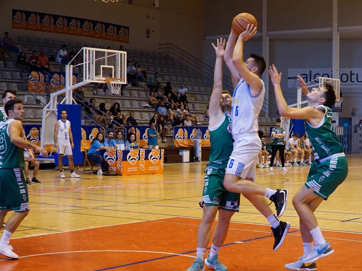 El sénior masculino del V74 cae en la final del torneo de pretemporada con el Novelda