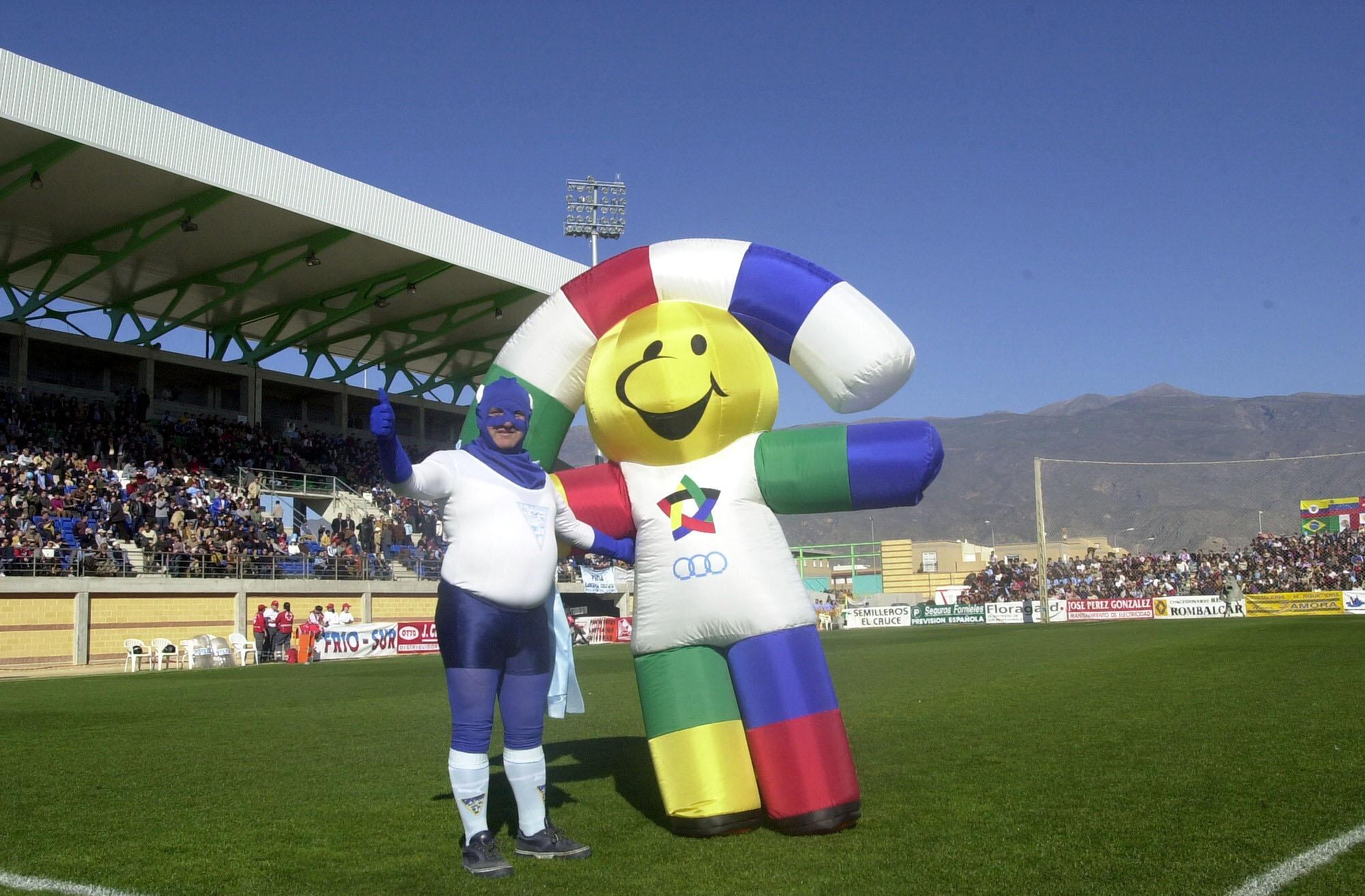 El primero de los duelos entre vecinos lo ganaba el Poli Ejido (2-0).