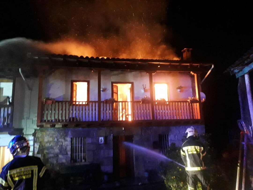 Incendio en la vivienda de Lloreda.