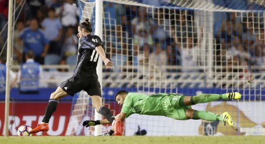 Gareth Bale, en la acción que supuso el tercer gol del Real Madrid en Anoeta.