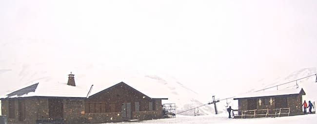 Hoy domingo nevando en Astún y por encima de los 1000 metros