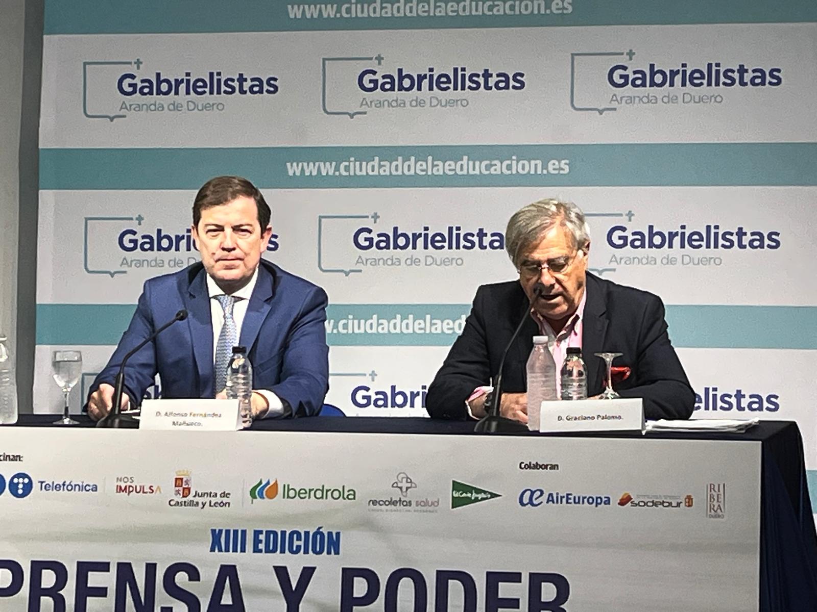 Alfonso Fernández Mañueco (izq), con el director del curso, Graciano Palomo