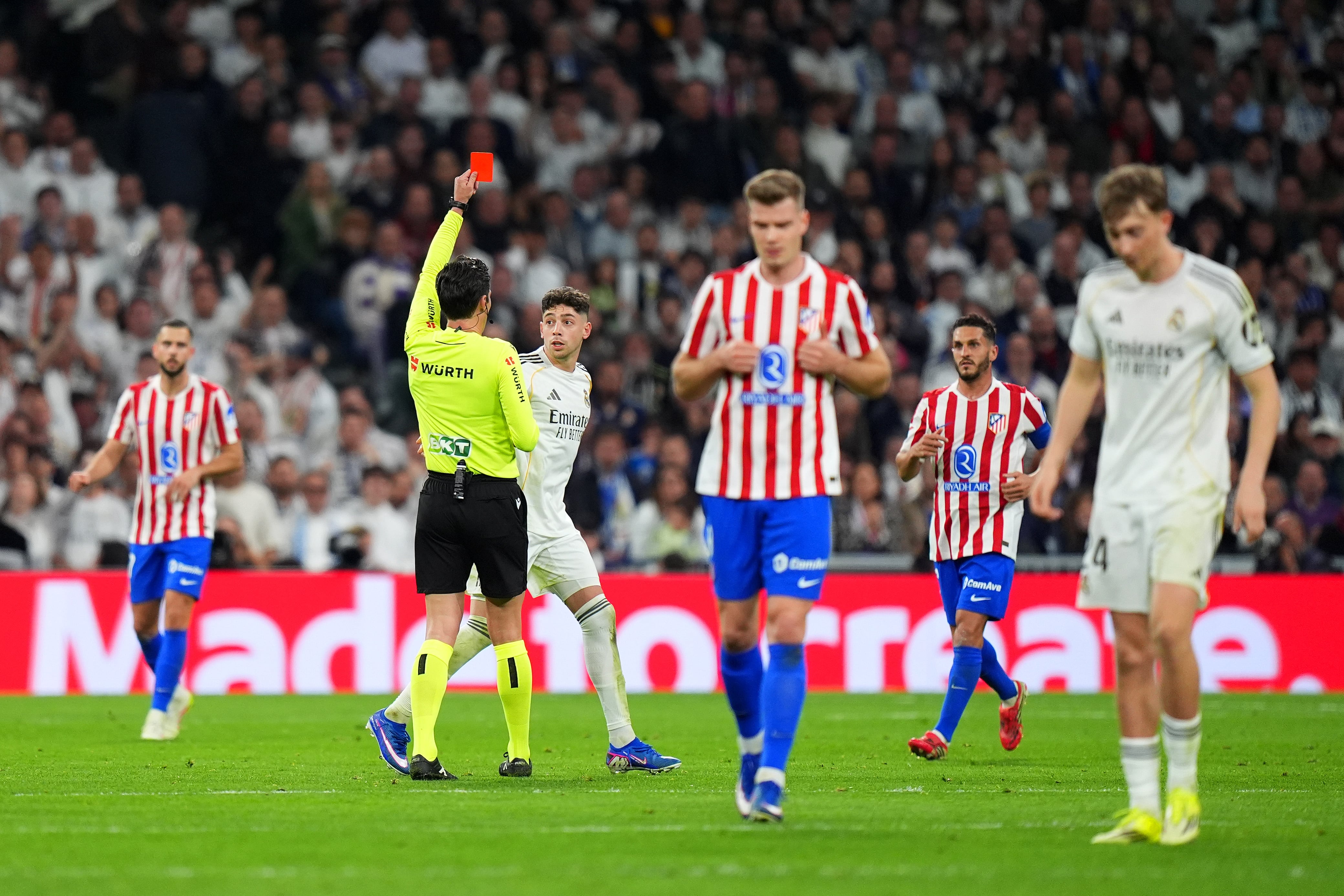 Fede Valverde, expulsado durante el Real Madrid-Atlético del Bernabéu