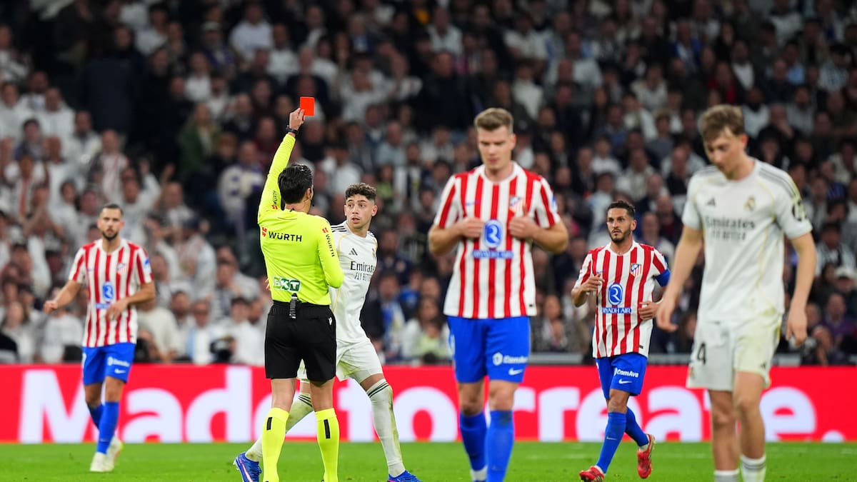 Fede Valverde, sancionado con un partido por su expulsión en el derbi de Liga