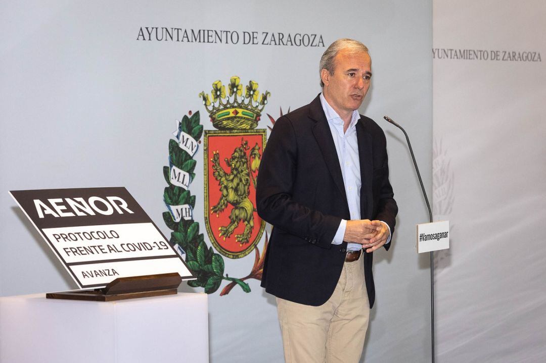 El alcalde de Zaragoza, Jorge Azcón, en una reciente rueda de prensa  durante el covid - 19 