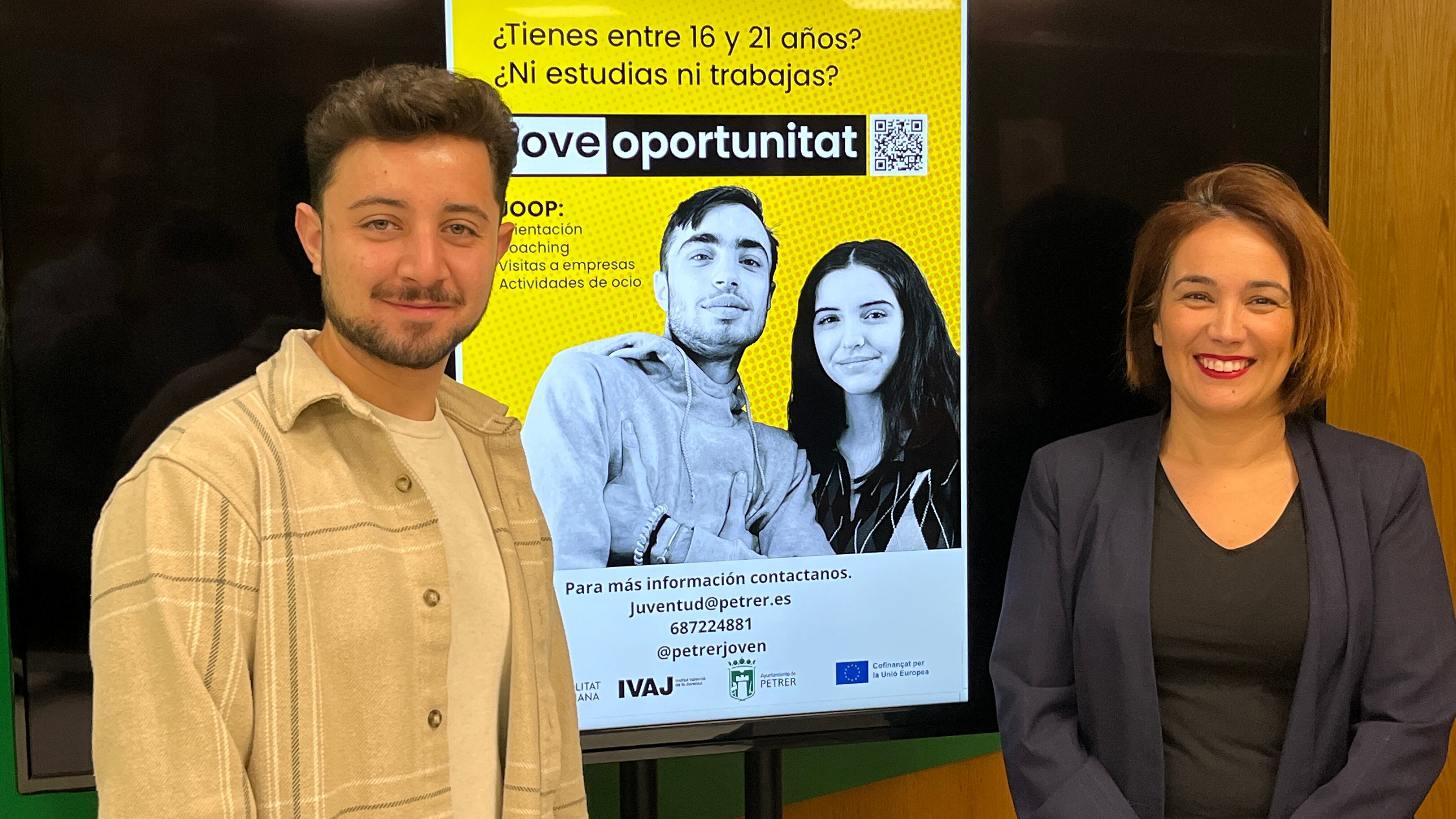 Alejandro Ruiz, concejal de Juventud de Petrer, junto a Patricia Martínez, concejala de Educación de Petrer