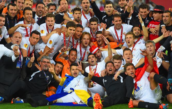 El Sevilla celebra el título de la Europa League tras ganar en los penaltis al Benfica