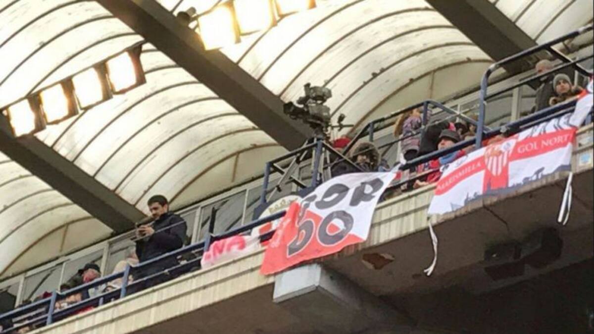 El Parlamento foral condena una pancarta en apoyo al Prenda