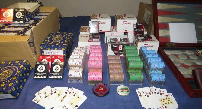 Material intervenido en la operación contra el local de póquer ilegal en Marbella