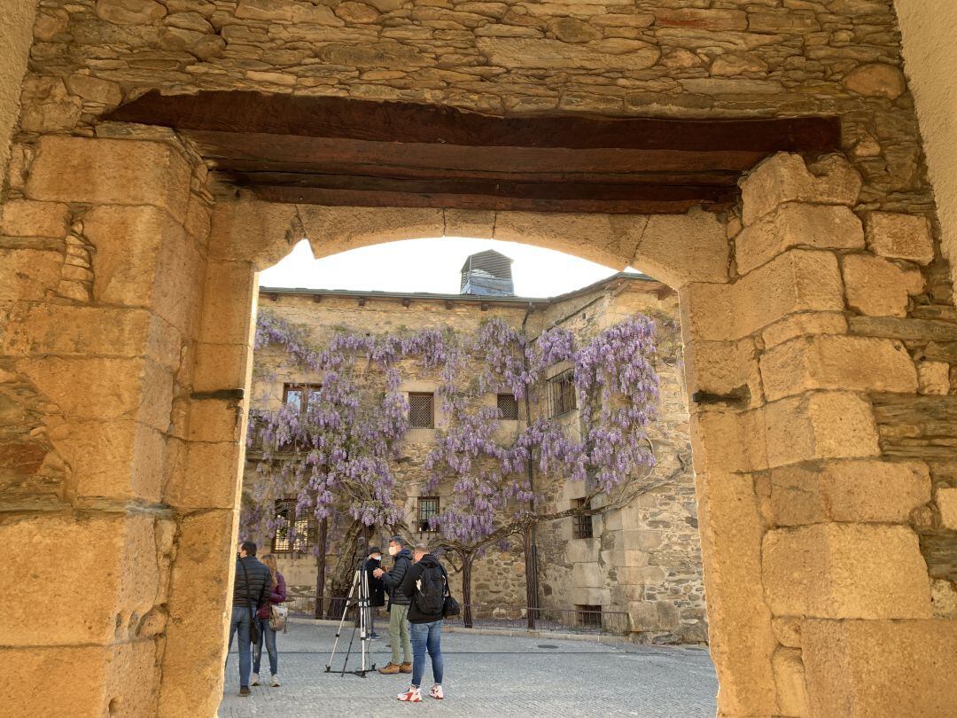 &quot;La dama más antígua de Ponferrada&quot;, la más fotografiada, será una acuarela de Fernando Fueyo