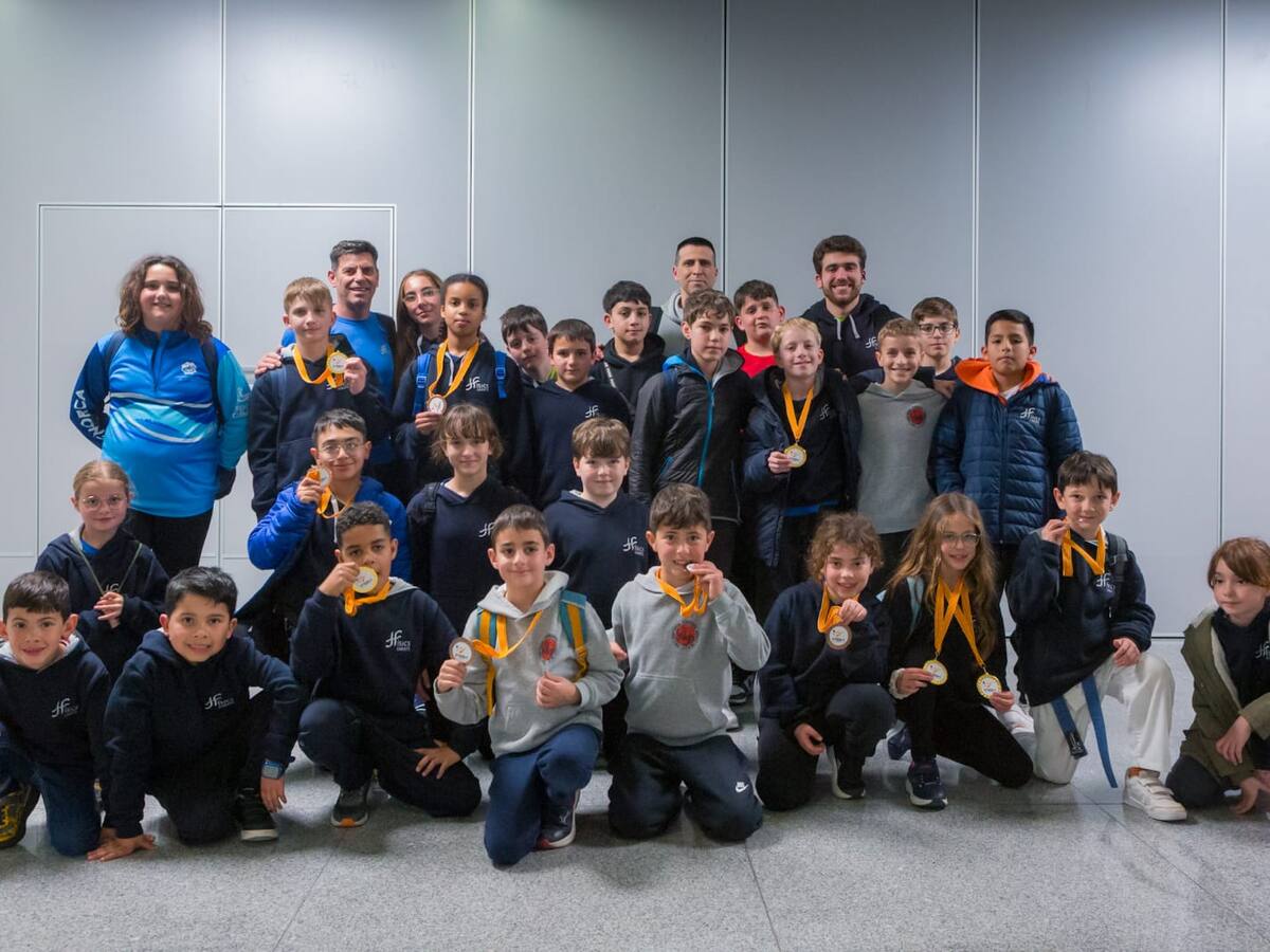 13 medalles pels joves karateques menorquins al campionat balear