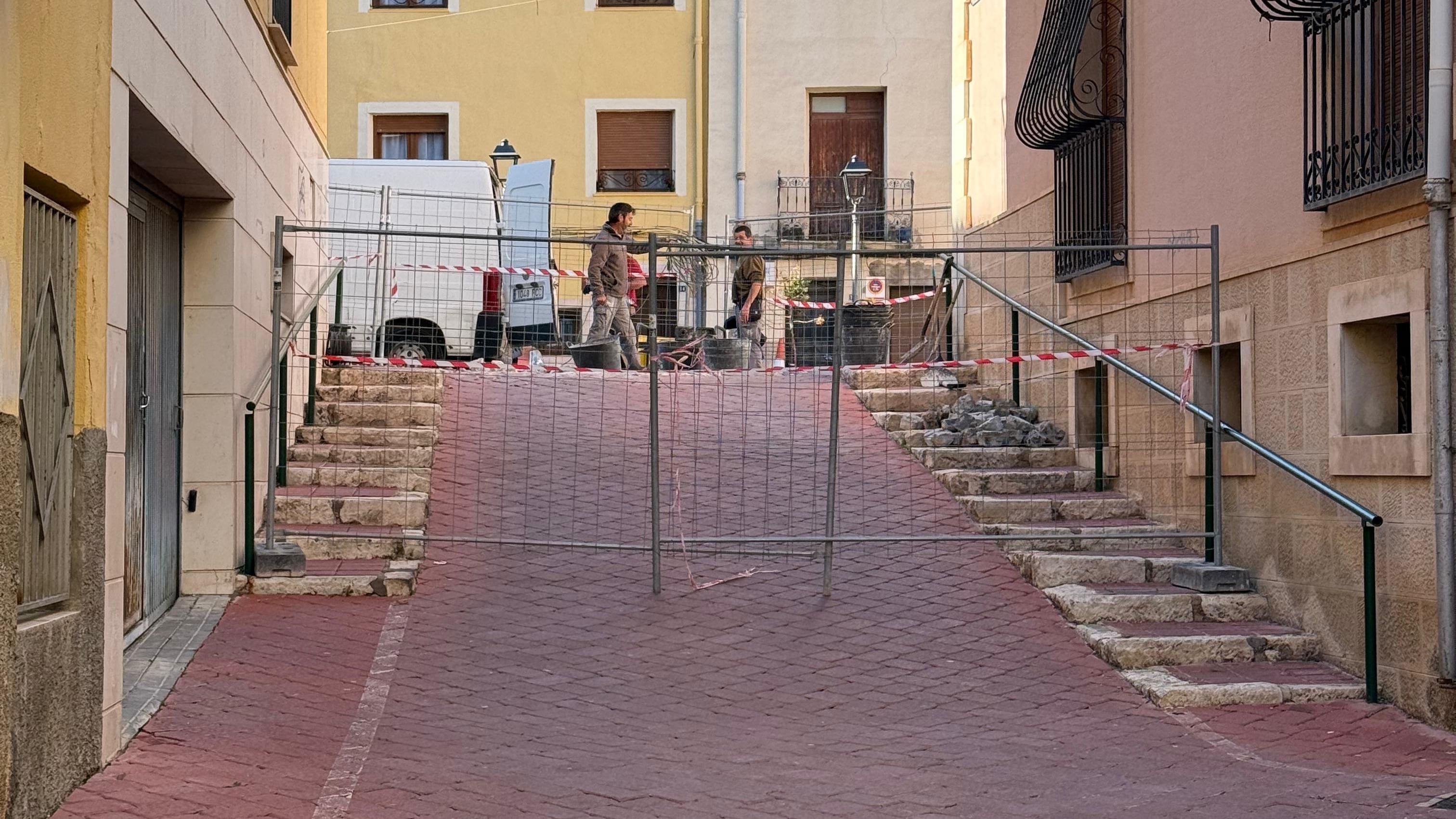 Inicia la actuación en la plaza de Dalt