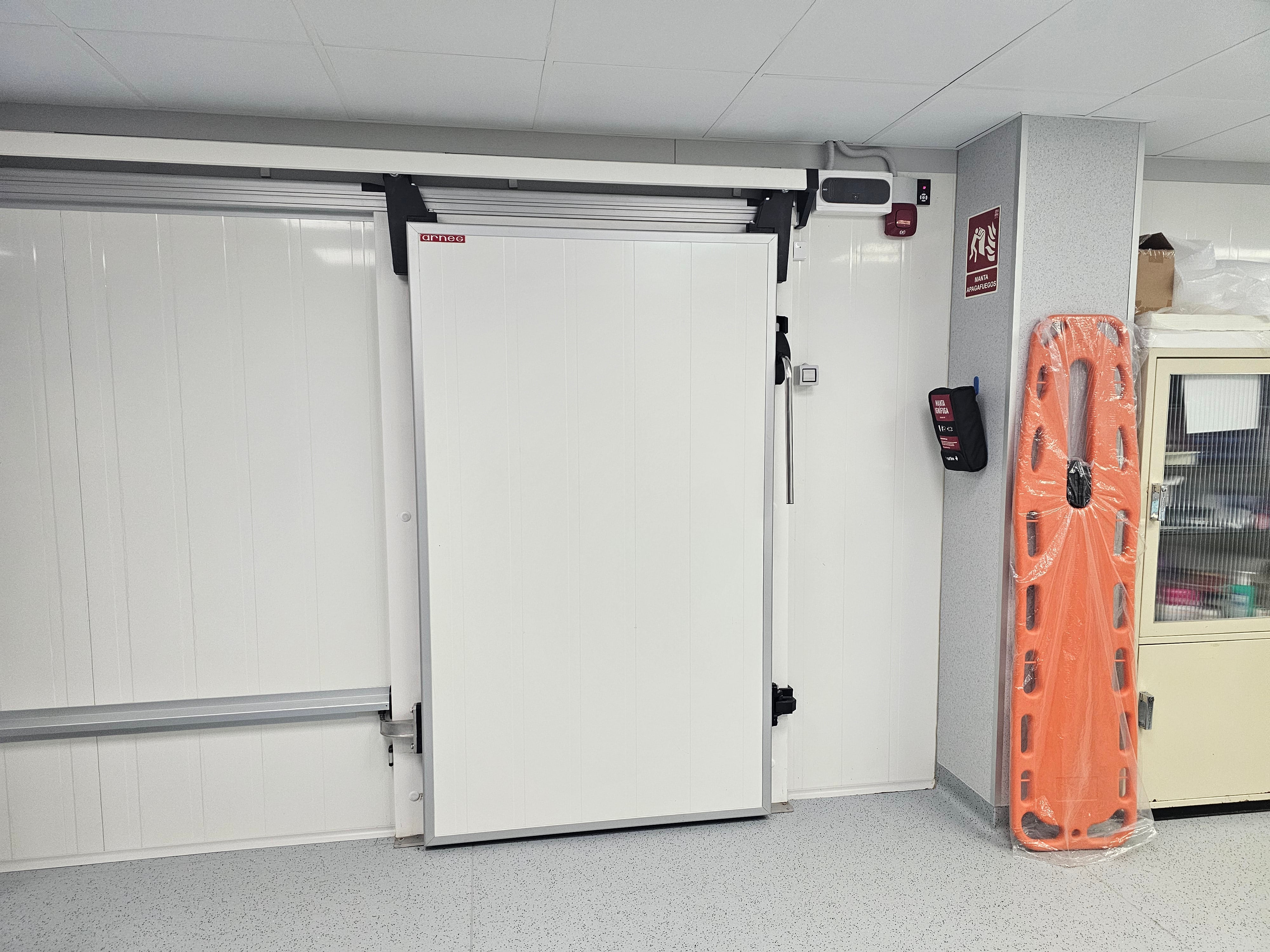 Puerta del depósito de cadáveres