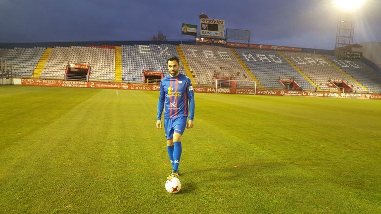 Presentación del nuevo futbolista del Extremadura UD.