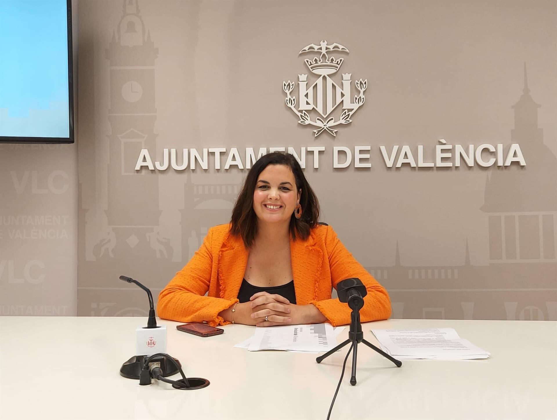 La vicealcaldesa de València y concejala de Desarrollo y Renovación Urbana, Sandra Gómez, en la rueda de prensa que ha ofrecido sobre licencias urbanísticas