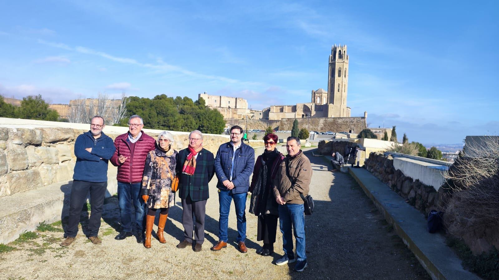 Un moment de la presentació d'aquesta encesa simbòlica pel patrimoni i els drets humans, aquest dijous a la Llengua de Serp del turó de la Seu Vella. Foto: Ràdio Lleida.