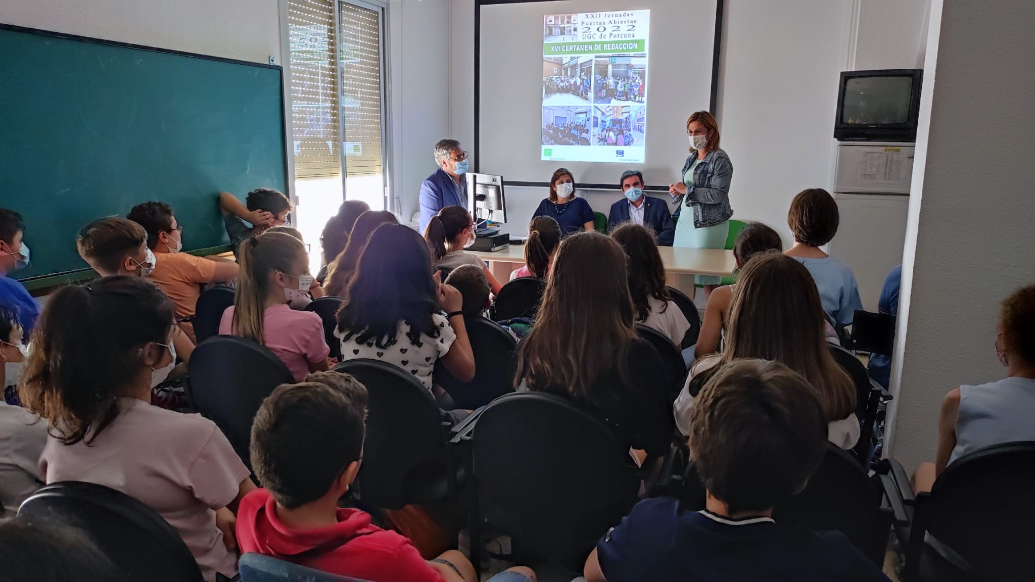 Acto de entrega de premios del XVI Certamen de Redacción en Porcuna.