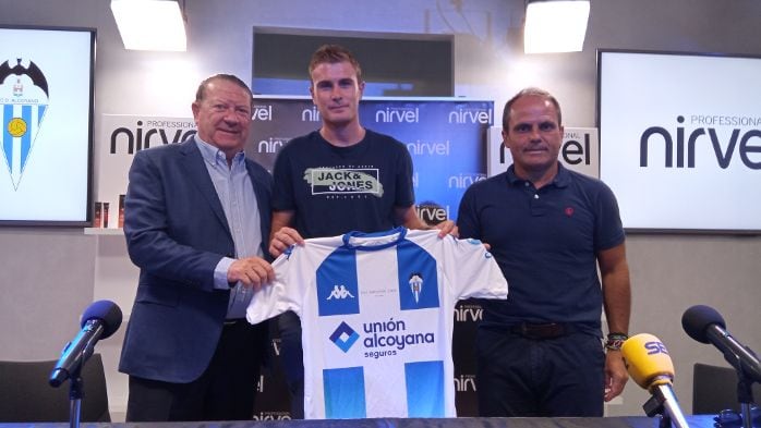 Miguel Bañuz en su presentación como jugador del Alcoyano