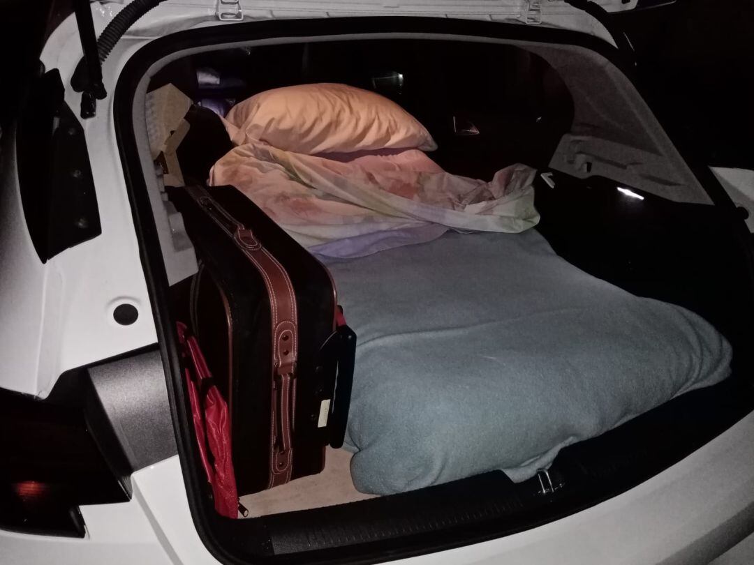 El coche en el que vive José Manuel Megolla en Arrecife de Lanzarote