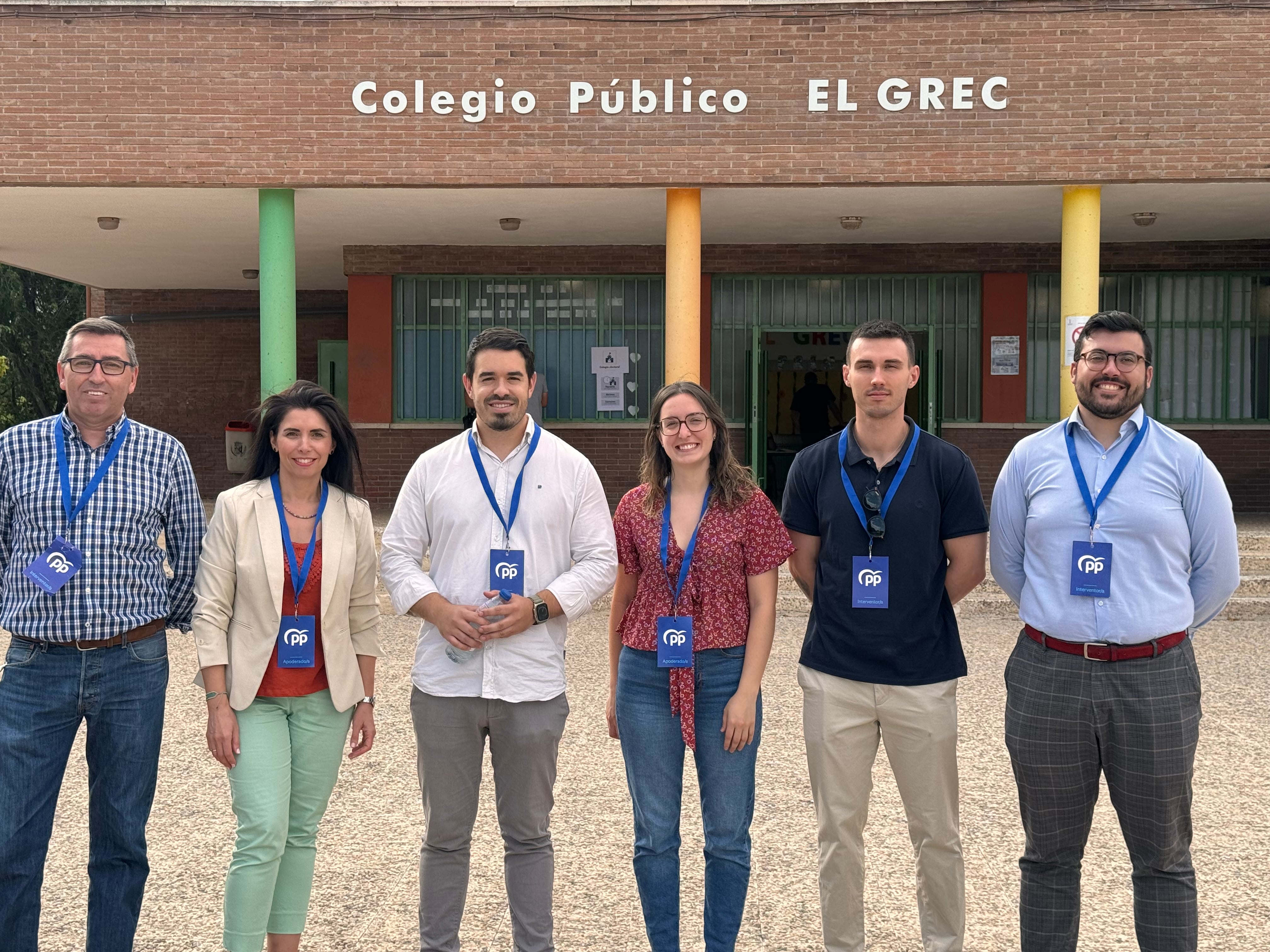 Concejales del PP, ayer en uno de los colegios