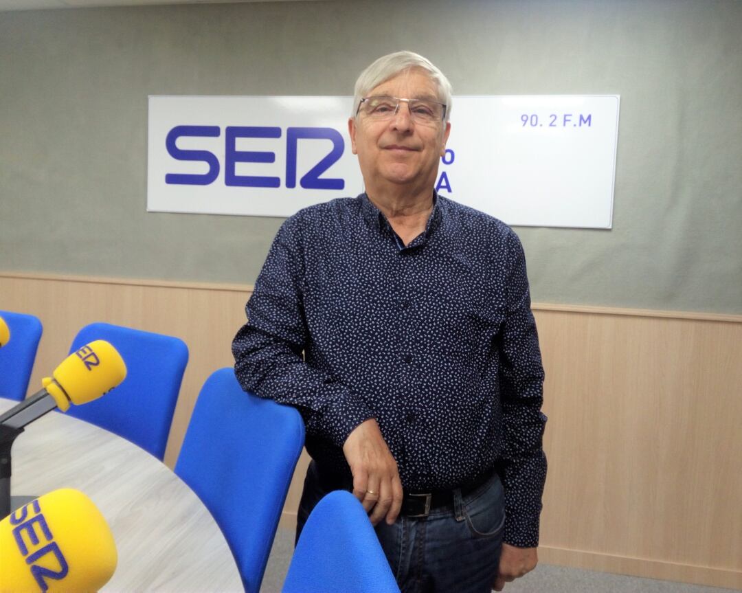 Pepe Blanes, pregonero de los Moros y Cristianos de Elda 2019, en el estudio de Radio Elda SER