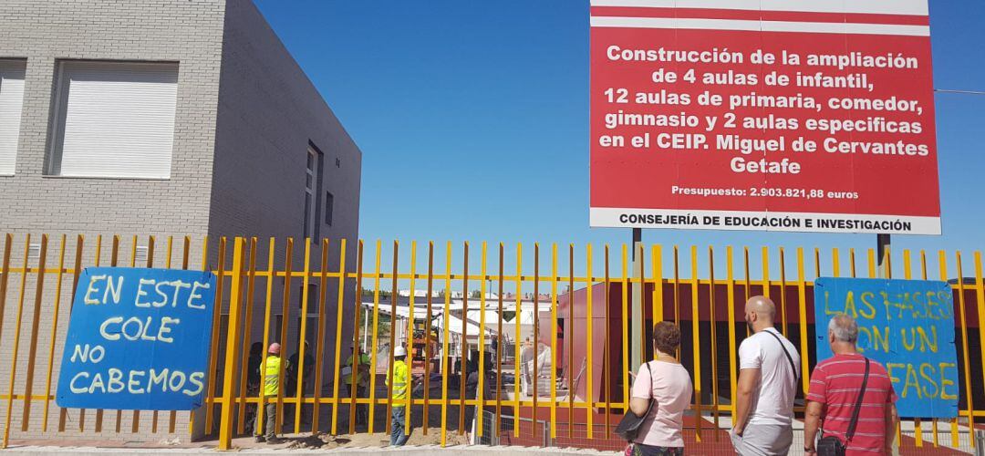 Exterior del colegio Miguel de Cervantes