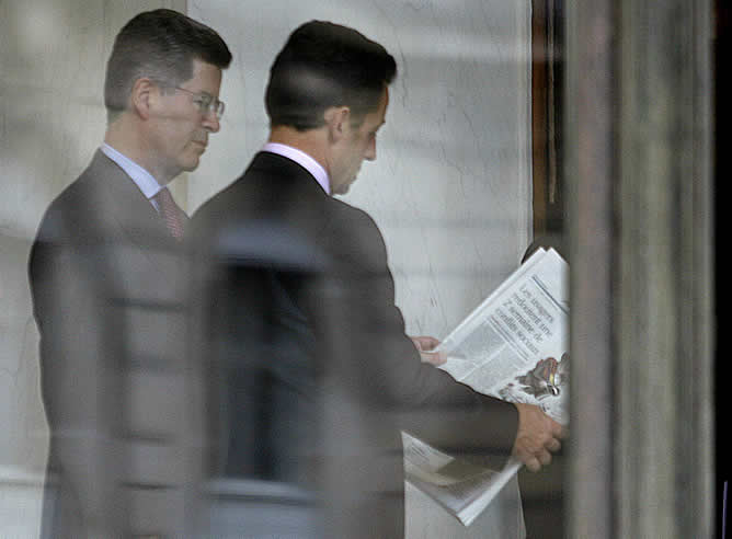 El presidente Nicolas Sarkozy, en una imagen tomada ayer en el interior del Elíseo