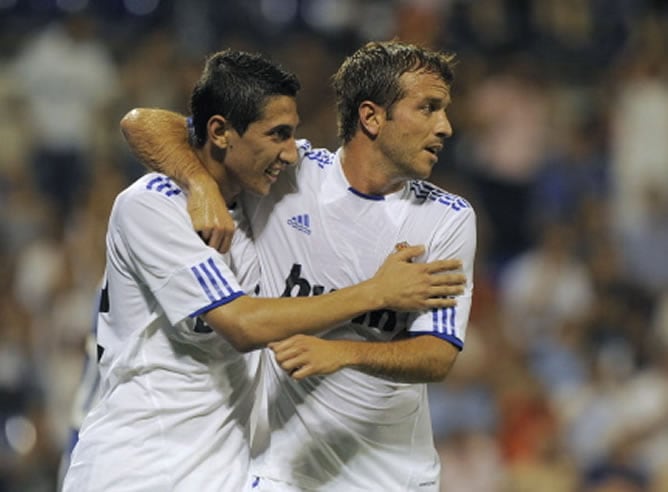 Van der Vaart y Di Maria durante el partido