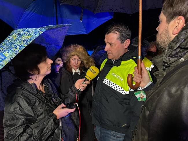 El alcalde Jose María Bellido atiende a la Cadena SER en Guadalvalle esta madrugada