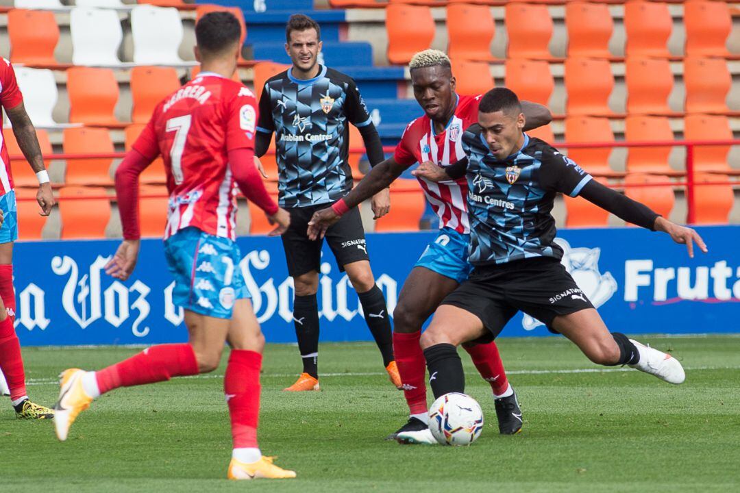 Samú Costa en una acción Puma Rodríguez.