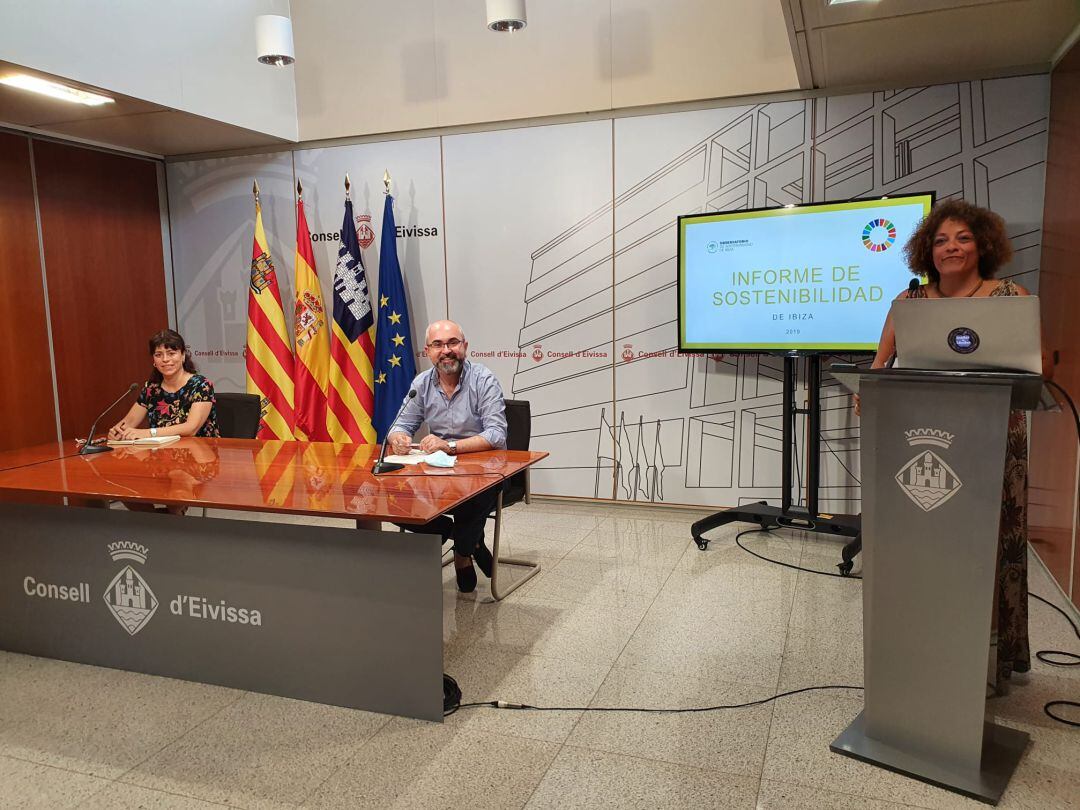 Un momento durante la presentación del informe