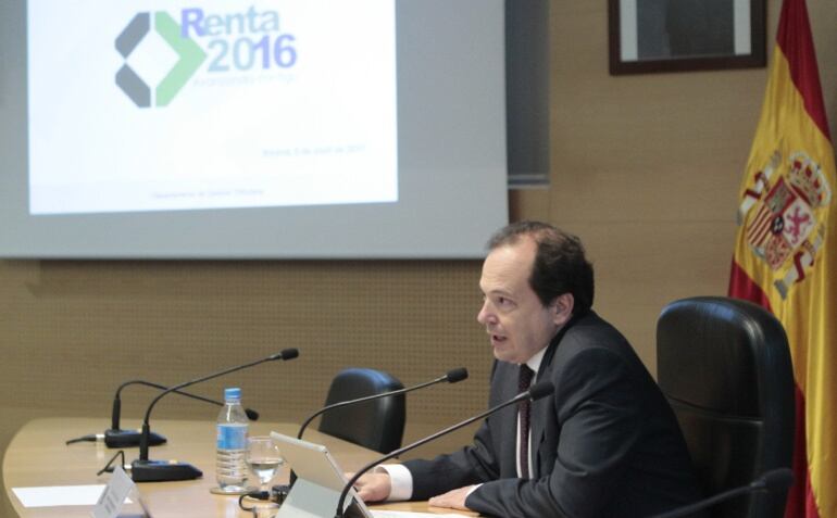 El director del Departamento de Gestión de la Agencia Tributaria, Rufino de la Rosa, durante la presentación este miércoles en Madrid de la Campaña del IRPF 2016.