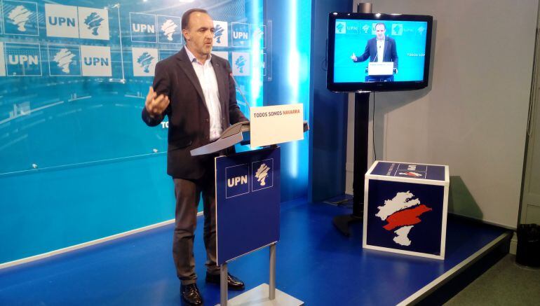 El presidente de UPN, Javier Esparza, explica los motivos de su enmienda a la totalidad