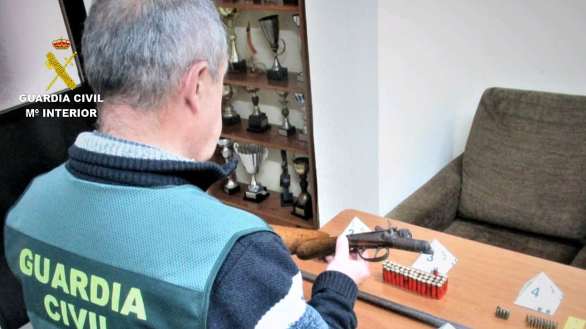 La Guardia Civil interviene una escopeta a un detenido por violencia de género en Sanxenxo