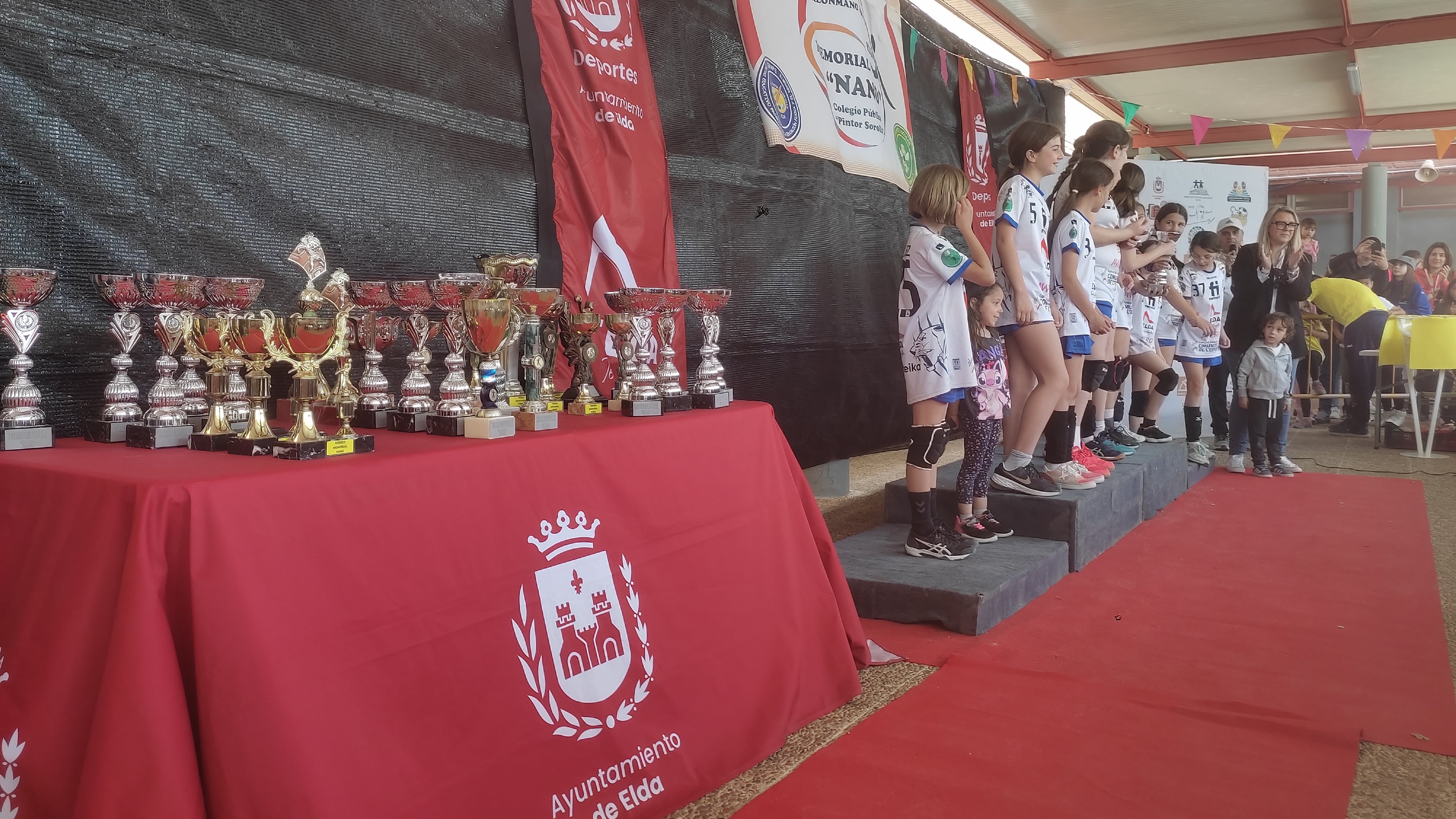 El 33 Torneo Memorial Nano volvió a llenar de balonmano el C. P. Pintor Sorolla de Elda