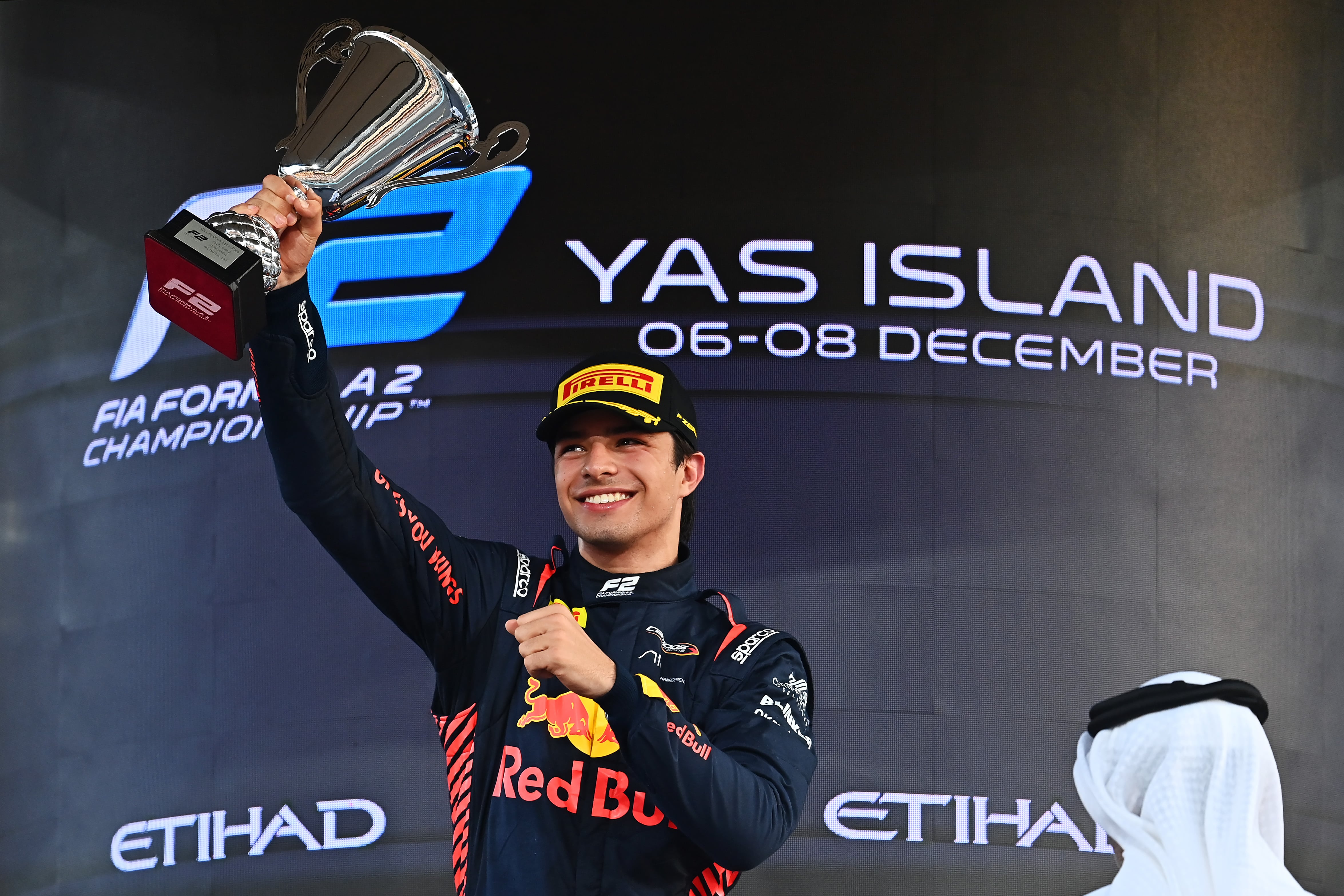 Pepe Martí, piloto español de Campos Racing, celebra el triunfo en el Gran Premio de Abu Dhabi de F2